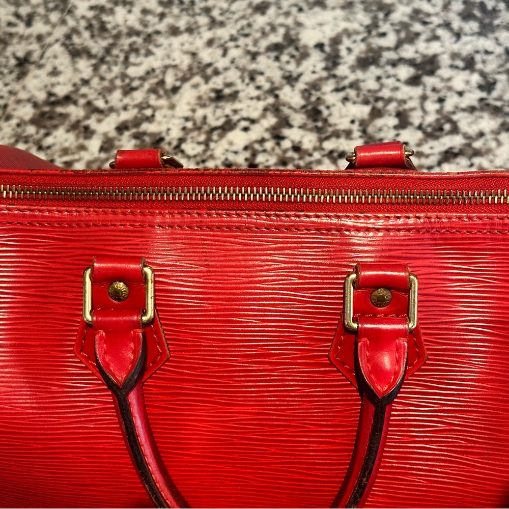 Louis Vuitton Epi Speedy 25 in Castilian Red. - Picture 10 of 16